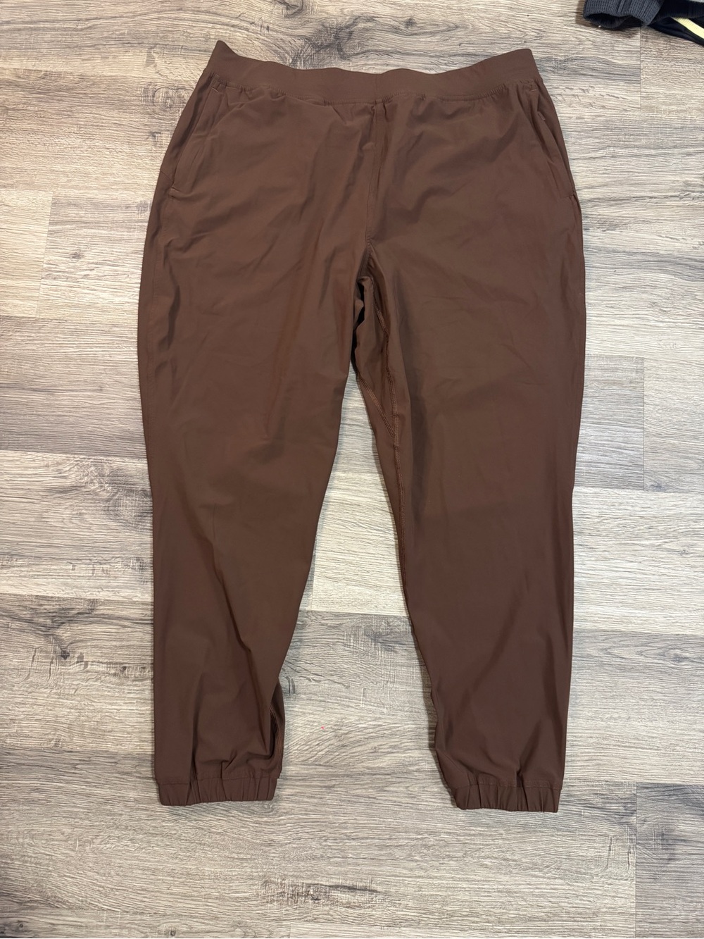 lululemon athletica Brown women’s Jogger Pants NWOT *SQUARE DOT*